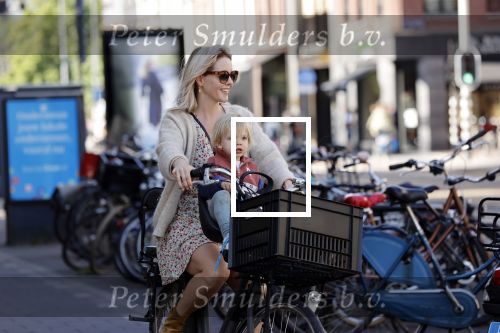 Amsterdam 27 mei 2020
Chantal Janzen met haar zoontje op de fiets