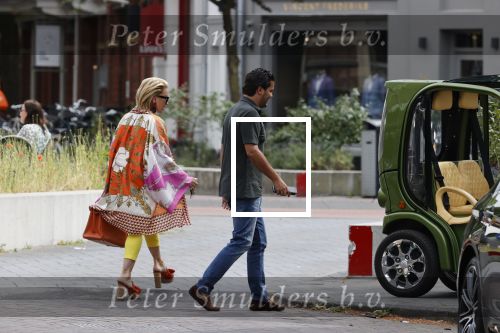 Amsterdam 3 juni 2020
Connie Witteman met haar zoon Marvin Breukhoven op terras en in haar biro karretje