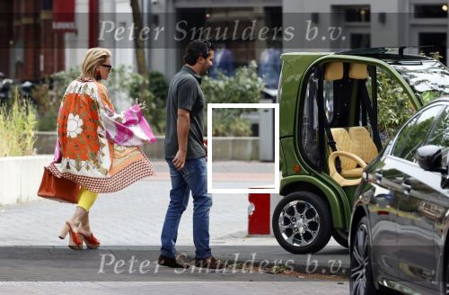 Amsterdam 3 juni 2020
Connie Witteman met haar zoon Marvin Breukhoven op terras en in haar biro karretje