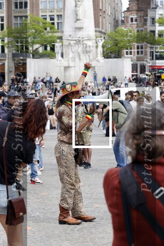 Amsterdam 1 juni 2020
Demonstratie op de dam tegen politiegeweld tegen donkere mensen naar aanleiding van de dood van George Floyd door poltieman in USA