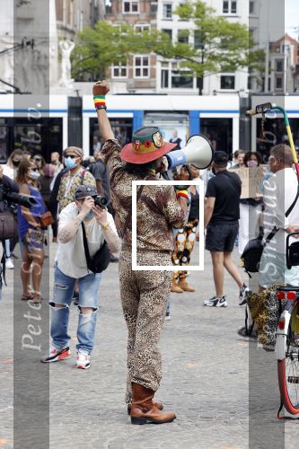 Amsterdam 1 juni 2020
Demonstratie op de dam tegen politiegeweld tegen donkere mensen naar aanleiding van de dood van George Floyd door poltieman in USA
