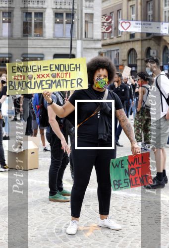 Amsterdam 1 juni 2020
Demonstratie op de dam tegen politiegeweld tegen donkere mensen naar aanleiding van de dood van George Floyd door poltieman in USA