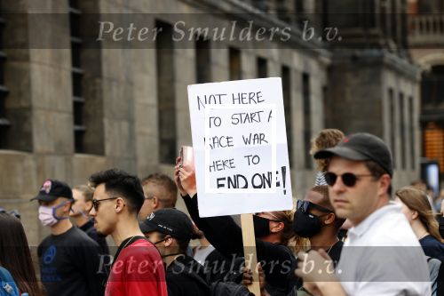 Amsterdam 1 juni 2020
Demonstratie op de dam tegen politiegeweld tegen donkere mensen naar aanleiding van de dood van George Floyd door poltieman in USA