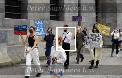 Amsterdam 1 juni 2020
Demonstratie op de dam tegen politiegeweld tegen donkere mensen naar aanleiding van de dood van George Floyd door poltieman in USA