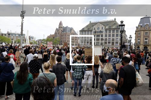 Amsterdam 1 juni 2020
Demonstratie op de dam tegen politiegeweld tegen donkere mensen naar aanleiding van de dood van George Floyd door poltieman in USA