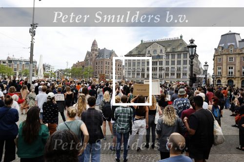 Amsterdam 1 juni 2020
Demonstratie op de dam tegen politiegeweld tegen donkere mensen naar aanleiding van de dood van George Floyd door poltieman in USA