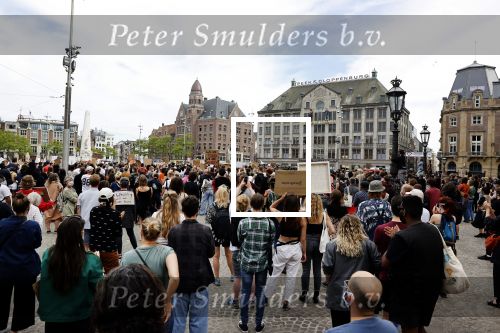 Amsterdam 1 juni 2020
Demonstratie op de dam tegen politiegeweld tegen donkere mensen naar aanleiding van de dood van George Floyd door poltieman in USA