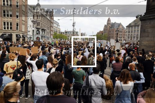 Amsterdam 1 juni 2020
Demonstratie op de dam tegen politiegeweld tegen donkere mensen naar aanleiding van de dood van George Floyd door poltieman in USA