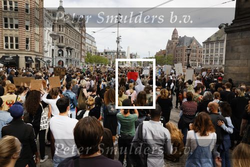 Amsterdam 1 juni 2020
Demonstratie op de dam tegen politiegeweld tegen donkere mensen naar aanleiding van de dood van George Floyd door poltieman in USA