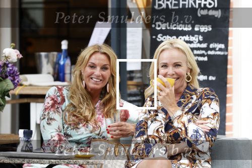 Amsterdam 1 juni 2020
Denise Boekhoff op terras met een vriendin