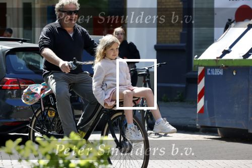 Amsterdam 29 mei 2020
Dirk Zeelenberg op de fiets met zijn dochter