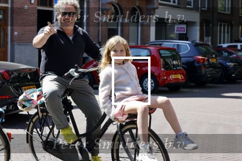 Amsterdam 29 mei 2020
Dirk Zeelenberg op de fiets met zijn dochter