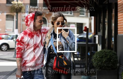 Amsterdam 14 mei 2020
Djarno Hofland met zijn vriendin Manon Kool op de cornelis schuytstraat