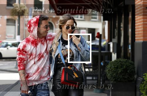 Amsterdam 14 mei 2020
Djarno Hofland met zijn vriendin Manon Kool op de cornelis schuytstraat