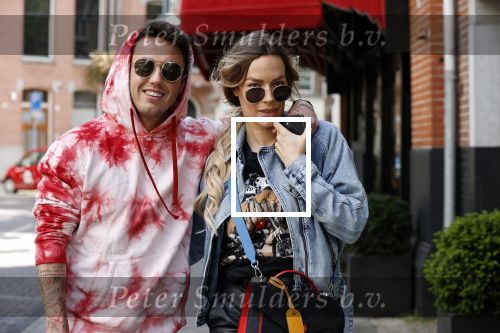 Amsterdam 14 mei 2020
Djarno Hofland met zijn vriendin Manon Kool op de cornelis schuytstraat