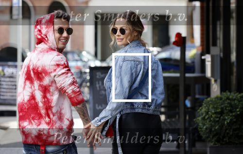 Amsterdam 14 mei 2020
Djarno Hofland met zijn vriendin Manon Kool op de cornelis schuytstraat