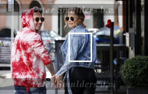 Amsterdam 14 mei 2020
Djarno Hofland met zijn vriendin Manon Kool op de cornelis schuytstraat