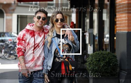 Amsterdam 14 mei 2020
Djarno Hofland met zijn vriendin Manon Kool op de cornelis schuytstraat