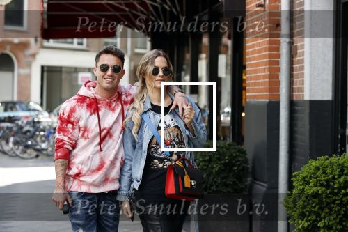Amsterdam 14 mei 2020
Djarno Hofland met zijn vriendin Manon Kool op de cornelis schuytstraat