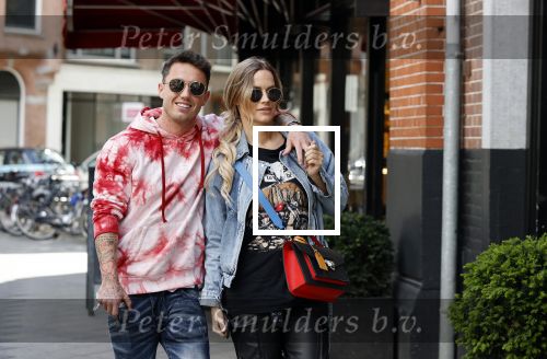 Amsterdam 14 mei 2020
Djarno Hofland met zijn vriendin Manon Kool op de cornelis schuytstraat