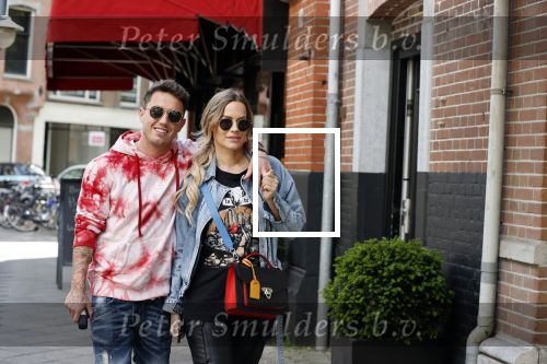 Amsterdam 14 mei 2020
Djarno Hofland met zijn vriendin Manon Kool op de cornelis schuytstraat