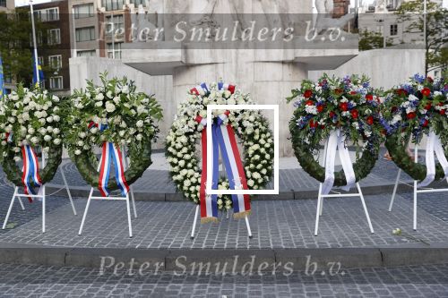 Amsterdam 4 mei 2020
Dodenherdenking op de dam zonder publiek vanwege Corona . Koning Willem Alexander Koningin Maxima Femke Halsema Gerdi Verbeet en Marc Rutte zijn aanwezig . Er ston veel politie aan de zijkanten en op de daken .