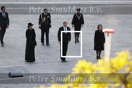 Amsterdam 4 mei 2020
Dodenherdenking op de dam zonder publiek vanwege Corona . Koning Willem Alexander Koningin Maxima Femke Halsema Gerdi Verbeet en Mark Rutte zijn aanwezig . Er ston veel politie aan de zijkanten en op de daken .