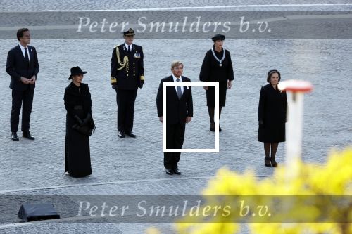 Amsterdam 4 mei 2020
Dodenherdenking op de dam zonder publiek vanwege Corona . Koning Willem Alexander Koningin Maxima Femke Halsema Gerdi Verbeet en Mark Rutte zijn aanwezig . Er ston veel politie aan de zijkanten en op de daken .