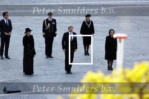 Amsterdam 4 mei 2020
Dodenherdenking op de dam zonder publiek vanwege Corona . Koning Willem Alexander Koningin Maxima Femke Halsema Gerdi Verbeet en Mark Rutte zijn aanwezig . Er ston veel politie aan de zijkanten en op de daken .