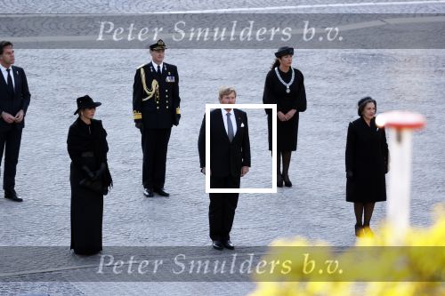 Amsterdam 4 mei 2020
Dodenherdenking op de dam zonder publiek vanwege Corona . Koning Willem Alexander Koningin Maxima Femke Halsema Gerdi Verbeet en Mark Rutte zijn aanwezig . Er ston veel politie aan de zijkanten en op de daken .