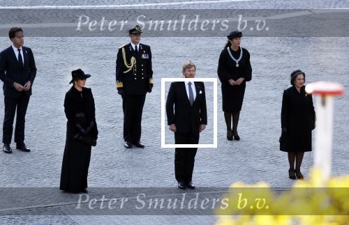 Amsterdam 4 mei 2020
Dodenherdenking op de dam zonder publiek vanwege Corona . Koning Willem Alexander Koningin Maxima Femke Halsema Gerdi Verbeet en Mark Rutte zijn aanwezig . Er ston veel politie aan de zijkanten en op de daken .