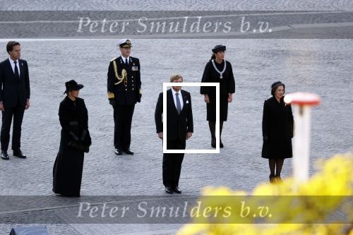 Amsterdam 4 mei 2020
Dodenherdenking op de dam zonder publiek vanwege Corona . Koning Willem Alexander Koningin Maxima Femke Halsema Gerdi Verbeet en Mark Rutte zijn aanwezig . Er ston veel politie aan de zijkanten en op de daken .