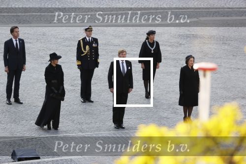 Amsterdam 4 mei 2020
Dodenherdenking op de dam zonder publiek vanwege Corona . Koning Willem Alexander Koningin Maxima Femke Halsema Gerdi Verbeet en Mark Rutte zijn aanwezig . Er ston veel politie aan de zijkanten en op de daken .