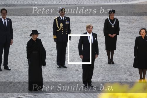 Amsterdam 4 mei 2020
Dodenherdenking op de dam zonder publiek vanwege Corona . Koning Willem Alexander Koningin Maxima Femke Halsema Gerdi Verbeet en Mark Rutte zijn aanwezig . Er ston veel politie aan de zijkanten en op de daken .