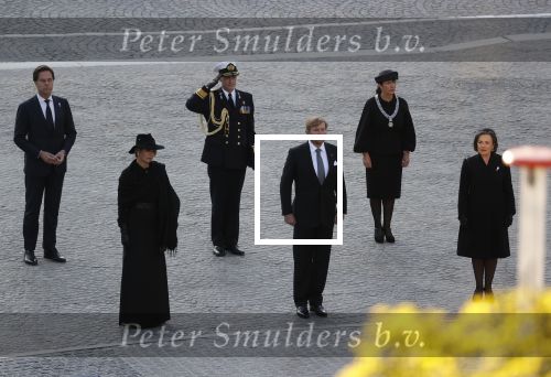 Amsterdam 4 mei 2020
Dodenherdenking op de dam zonder publiek vanwege Corona . Koning Willem Alexander Koningin Maxima Femke Halsema Gerdi Verbeet en Mark Rutte zijn aanwezig . Er ston veel politie aan de zijkanten en op de daken .
