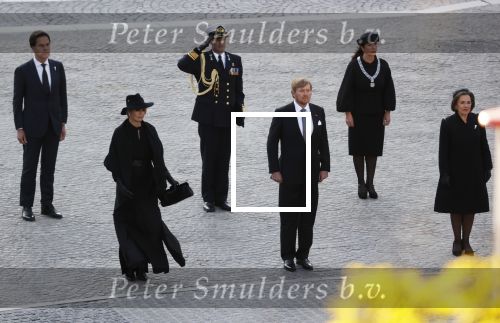 Amsterdam 4 mei 2020
Dodenherdenking op de dam zonder publiek vanwege Corona . Koning Willem Alexander Koningin Maxima Femke Halsema Gerdi Verbeet en Mark Rutte zijn aanwezig . Er ston veel politie aan de zijkanten en op de daken .