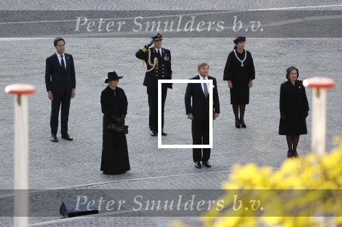 Amsterdam 4 mei 2020
Dodenherdenking op de dam zonder publiek vanwege Corona . Koning Willem Alexander Koningin Maxima Femke Halsema Gerdi Verbeet en Mark Rutte zijn aanwezig . Er ston veel politie aan de zijkanten en op de daken .