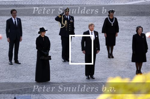 Amsterdam 4 mei 2020
Dodenherdenking op de dam zonder publiek vanwege Corona . Koning Willem Alexander Koningin Maxima Femke Halsema Gerdi Verbeet en Mark Rutte zijn aanwezig . Er ston veel politie aan de zijkanten en op de daken .