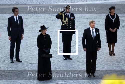 Amsterdam 4 mei 2020
Dodenherdenking op de dam zonder publiek vanwege Corona . Koning Willem Alexander Koningin Maxima Femke Halsema Gerdi Verbeet en Mark Rutte zijn aanwezig . Er ston veel politie aan de zijkanten en op de daken .