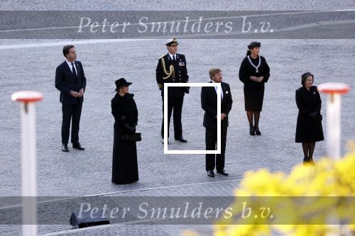 Amsterdam 4 mei 2020
Dodenherdenking op de dam zonder publiek vanwege Corona . Koning Willem Alexander Koningin Maxima Femke Halsema Gerdi Verbeet en Mark Rutte zijn aanwezig . Er ston veel politie aan de zijkanten en op de daken .