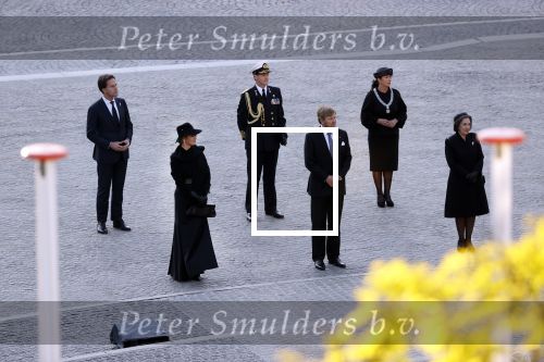 Amsterdam 4 mei 2020
Dodenherdenking op de dam zonder publiek vanwege Corona . Koning Willem Alexander Koningin Maxima Femke Halsema Gerdi Verbeet en Mark Rutte zijn aanwezig . Er ston veel politie aan de zijkanten en op de daken .