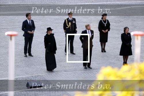 Amsterdam 4 mei 2020
Dodenherdenking op de dam zonder publiek vanwege Corona . Koning Willem Alexander Koningin Maxima Femke Halsema Gerdi Verbeet en Mark Rutte zijn aanwezig . Er ston veel politie aan de zijkanten en op de daken .