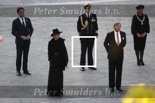 Amsterdam 4 mei 2020
Dodenherdenking op de dam zonder publiek vanwege Corona . Koning Willem Alexander Koningin Maxima Femke Halsema Gerdi Verbeet en Mark Rutte zijn aanwezig . Er ston veel politie aan de zijkanten en op de daken .