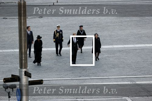 Amsterdam 4 mei 2020
Dodenherdenking op de dam zonder publiek vanwege Corona . Koning Willem Alexander Koningin Maxima Femke Halsema Gerdi Verbeet en Mark Rutte zijn aanwezig . Er ston veel politie aan de zijkanten en op de daken .