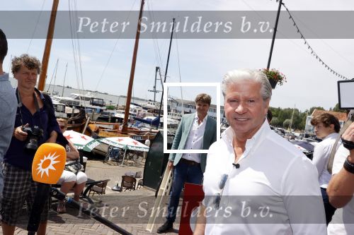 Volendam 1 juni 2020
Forum van Democratie met Thierry Baudet Theo Hiddema en Wybren van Haga zijn in Volendam tijdens de opening van de terassen. Dries Roelvink voor RTL Boulevard
