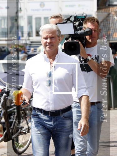 Volendam 1 juni 2020 en amsterdam 
Dries Roelvink