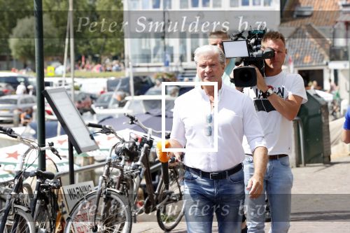 Volendam 1 juni 2020 en amsterdam 
Dries Roelvink
