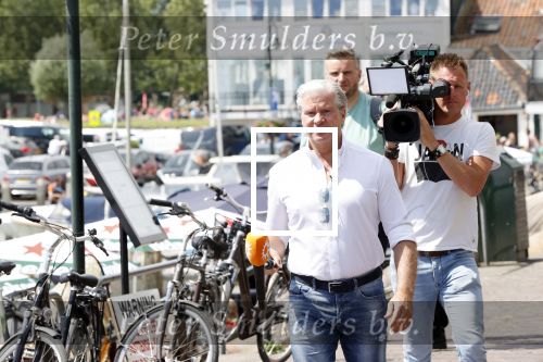 Volendam 1 juni 2020 en amsterdam 
Dries Roelvink