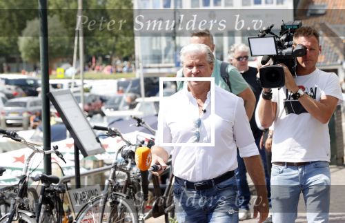 Volendam 1 juni 2020 en amsterdam 
Dries Roelvink
