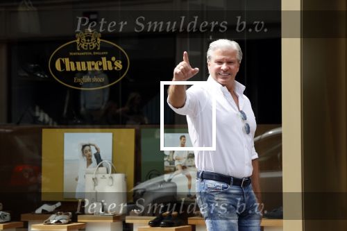 Volendam 1 juni 2020 en amsterdam 
Dries Roelvink